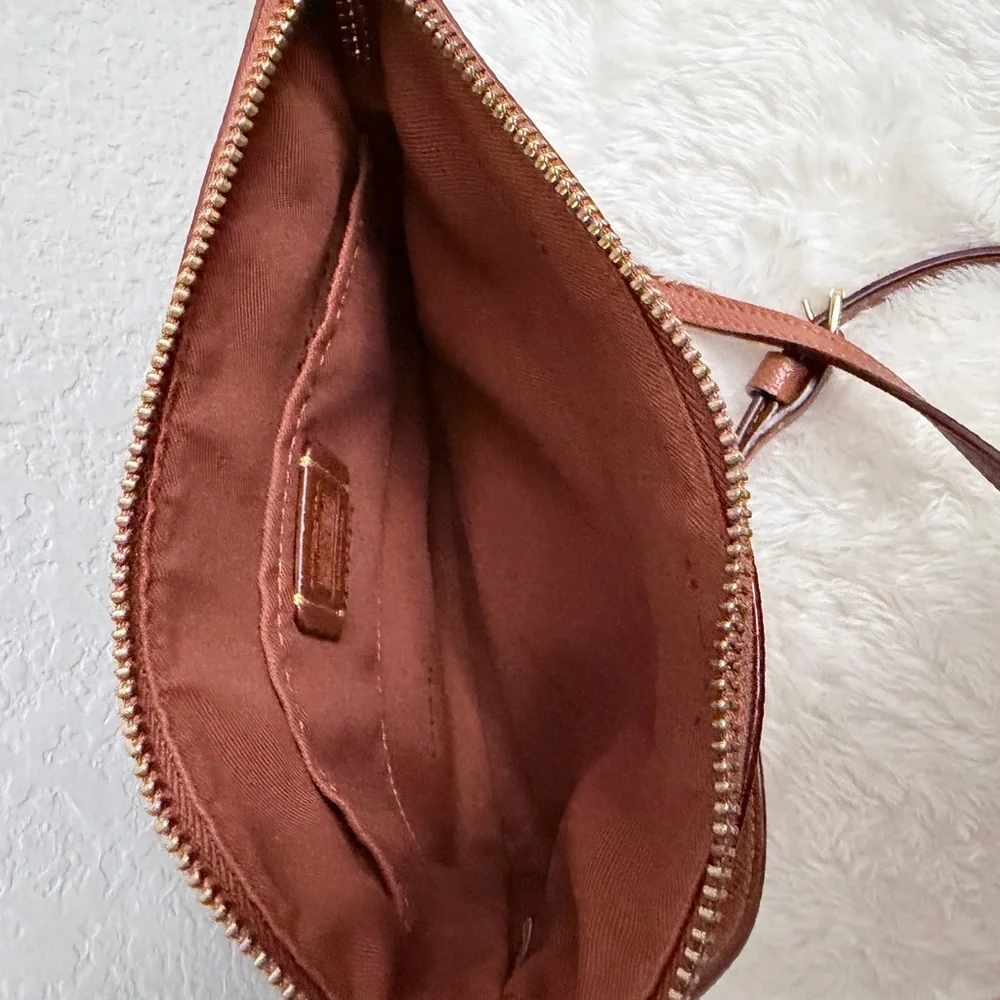 Coach Tan Leather Crossbody Bag with Gold Hardware - Picture 6 of 8